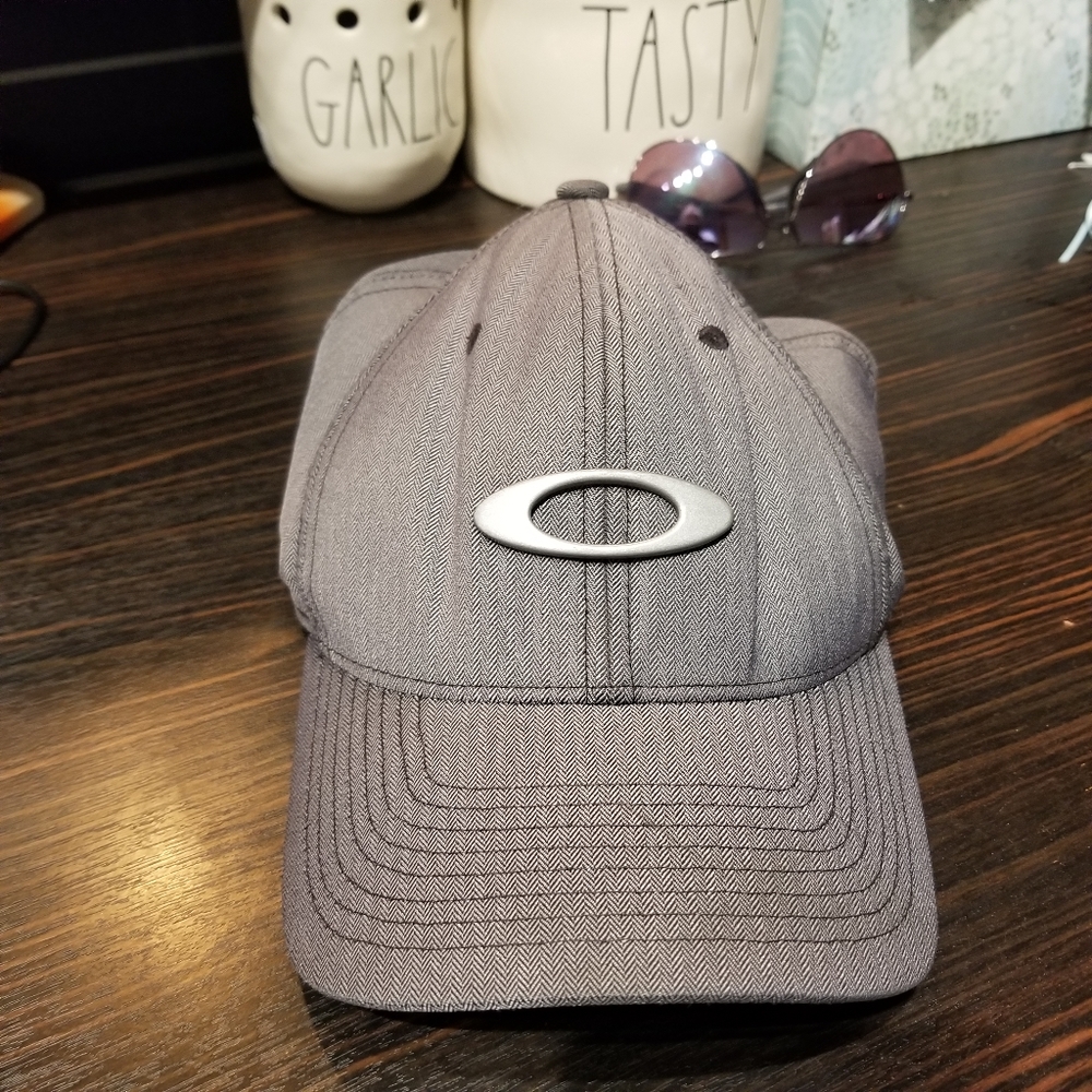 Oakley hat